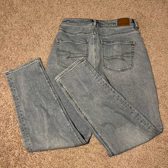 American Eagle Light Wash Mom Jeans - Picture 6 of 6